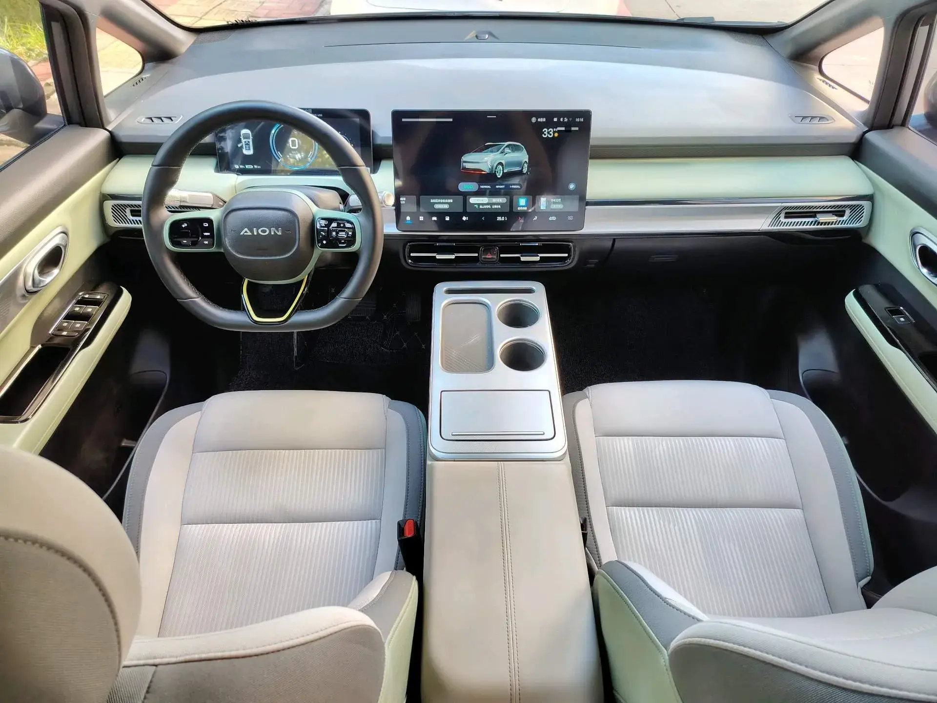 2023 AION Y thumbnail 4