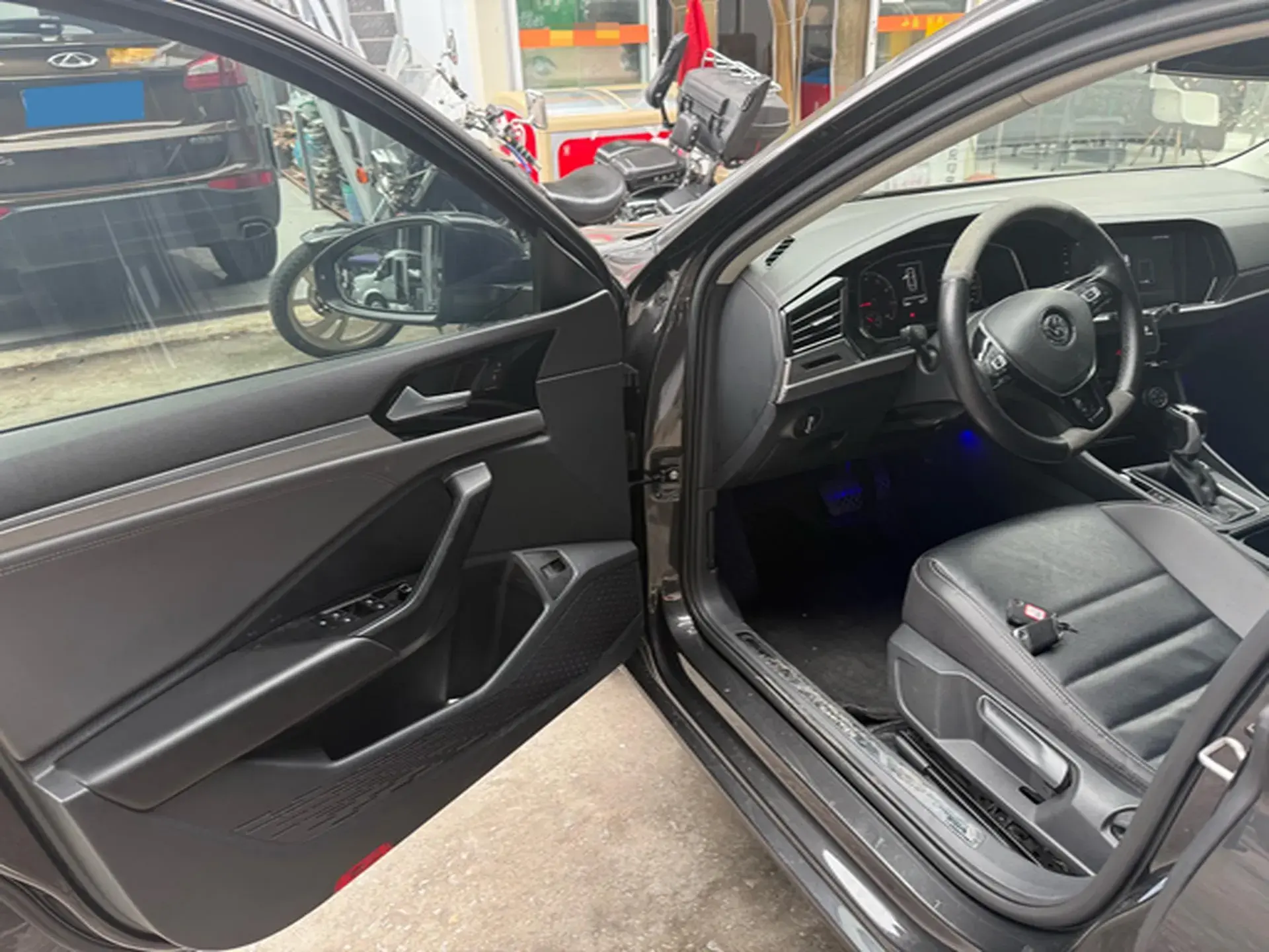 2019 VOLKSWAGEN SAGITAR thumbnail 3