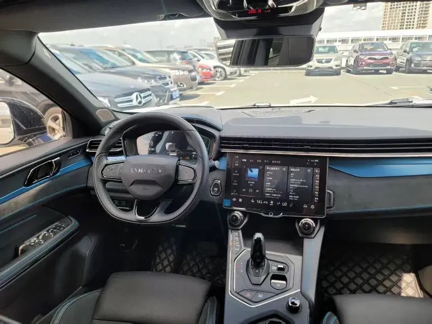 2021 LYNK&CO 05 thumbnail 4