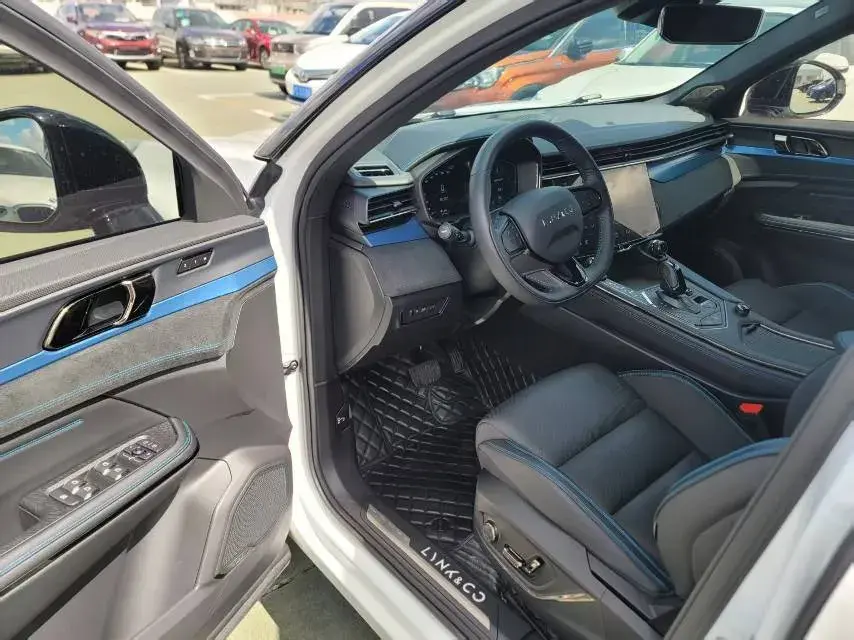 2021 LYNK&CO 05 thumbnail 3