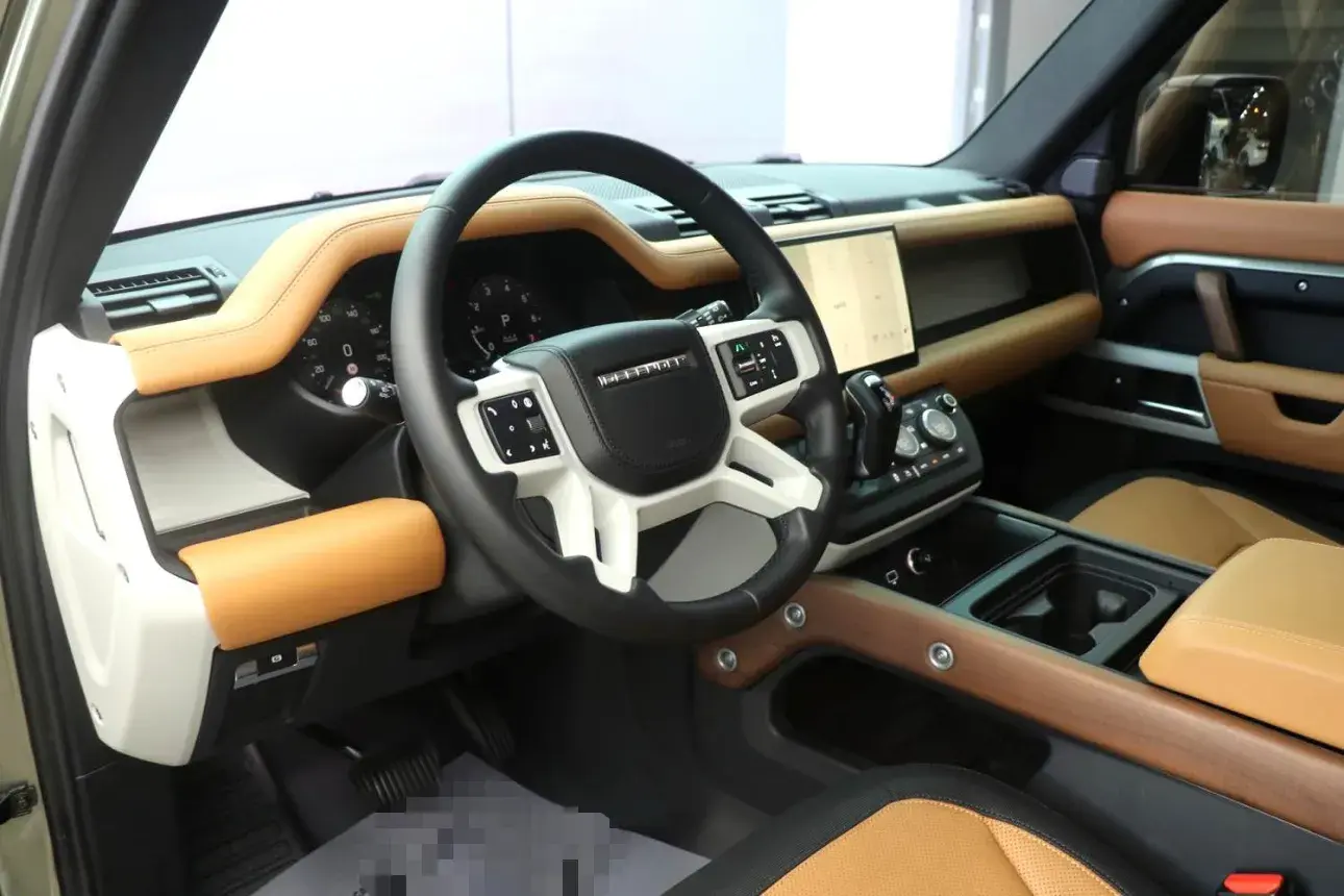 2024 LAND ROVER thumbnail 4