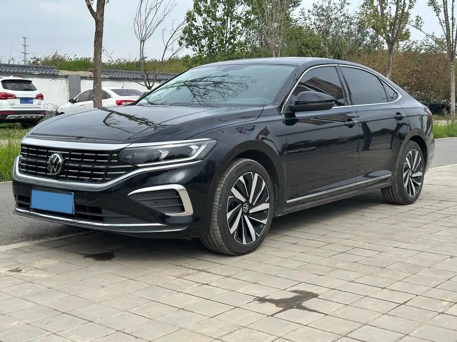 2025 VOLKSWAGEN PASSAT view 1