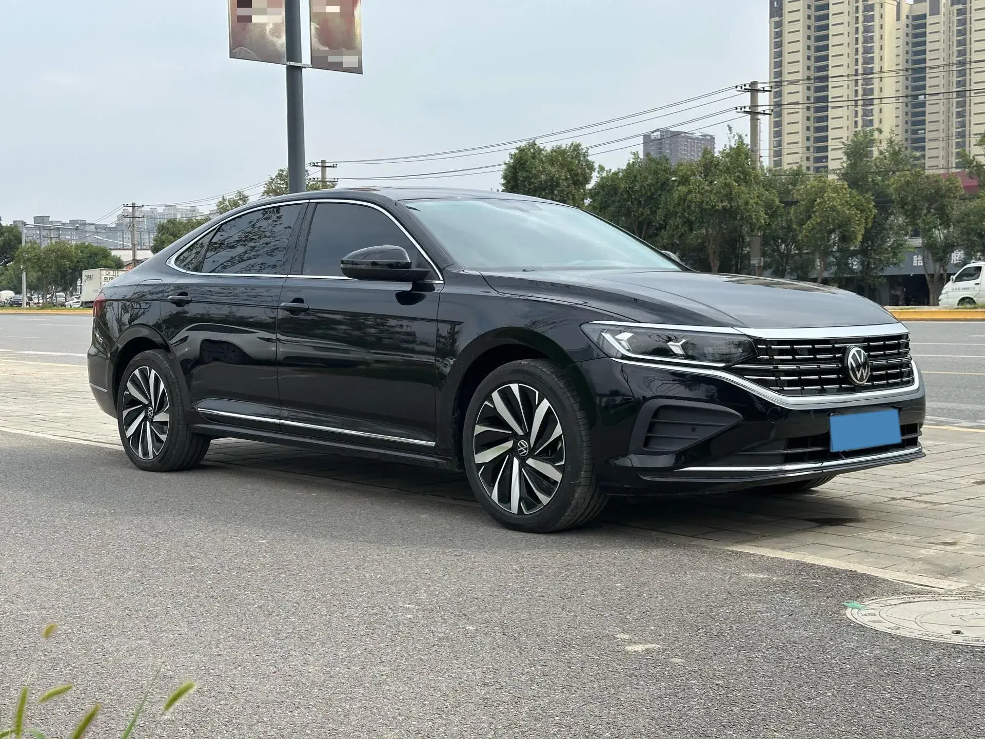 2025 VOLKSWAGEN PASSAT thumbnail 3