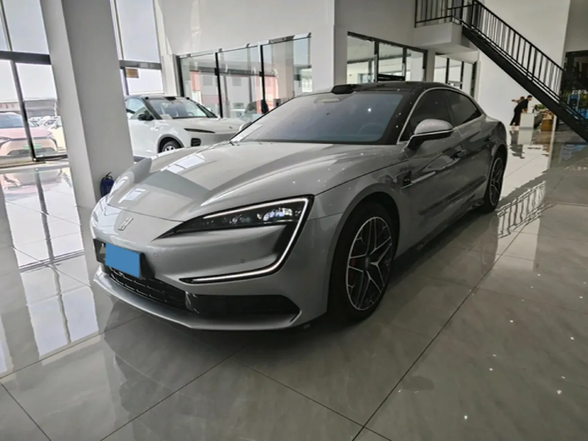 2025 YangWang U7 2.0T 245HP H4 E-CVT PHEV 52.4KWH,autocango,china used car exporter,china ev exporter,chinese used car exporter,chinese used ev exporter
