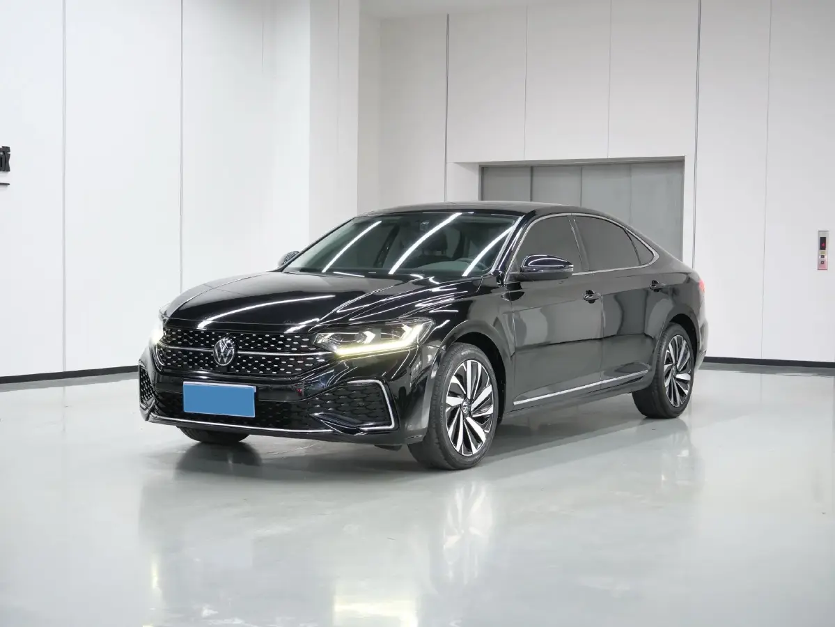 2023 Volkswagen Passat 2.0T 186HP L4 7DCT