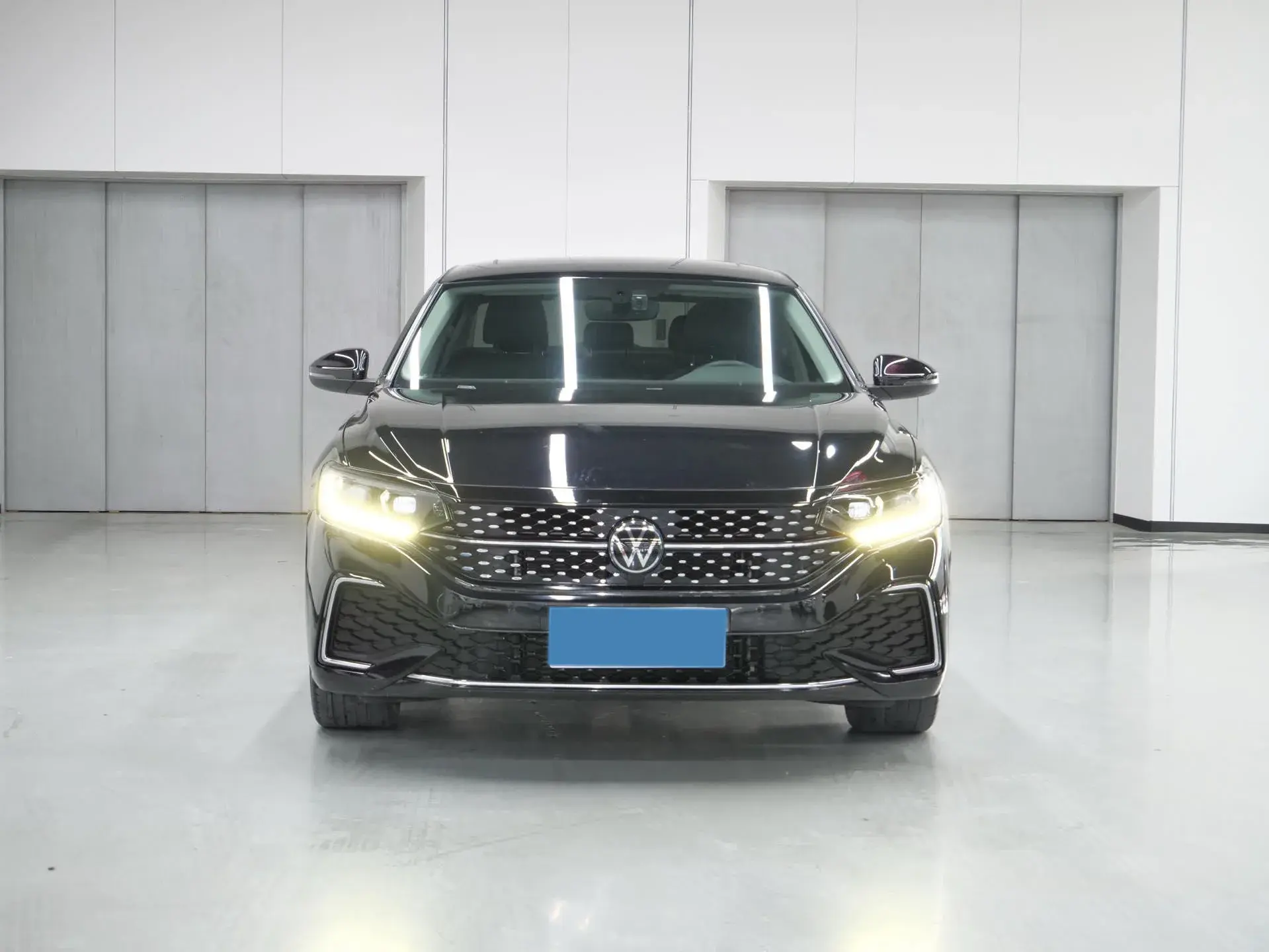 2023 VOLKSWAGEN PASSAT thumbnail 2