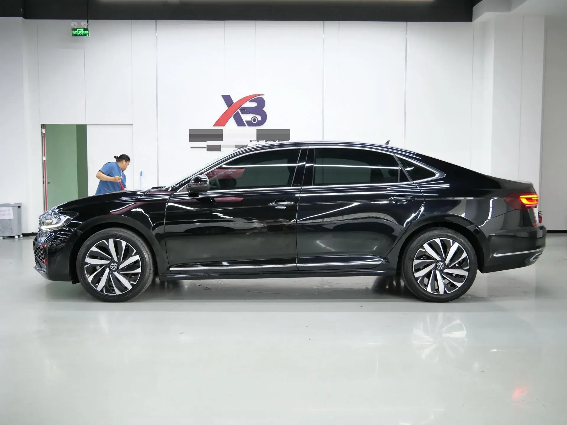 2023 VOLKSWAGEN PASSAT thumbnail 4