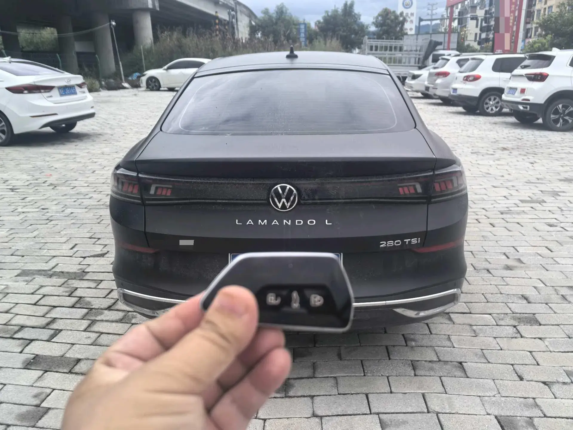 2023 VOLKSWAGEN LAMANDO thumbnail 4