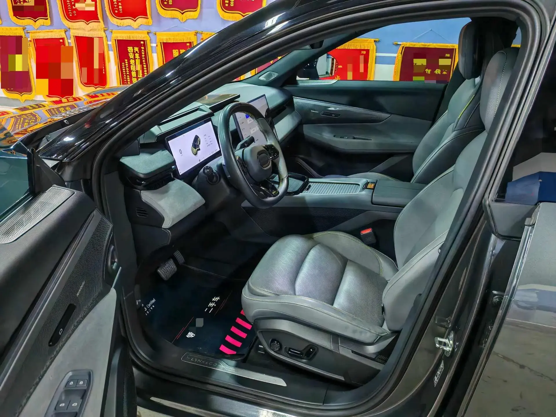 2023 LYNK&CO 08 thumbnail 4