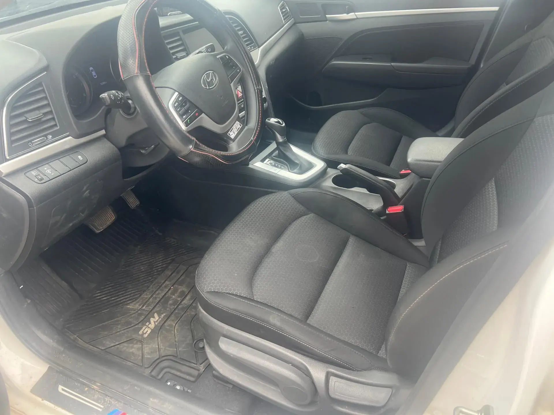 2016 HYUNDAI ELANTRA thumbnail 4