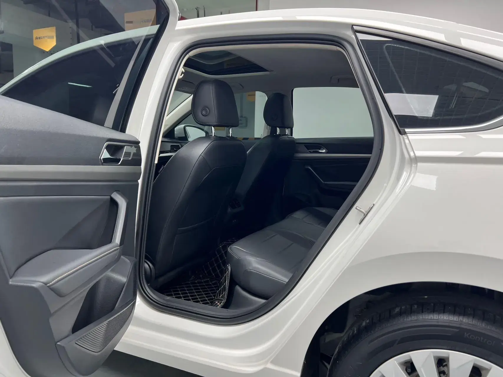 2019 VOLKSWAGEN LAVIDA thumbnail 3