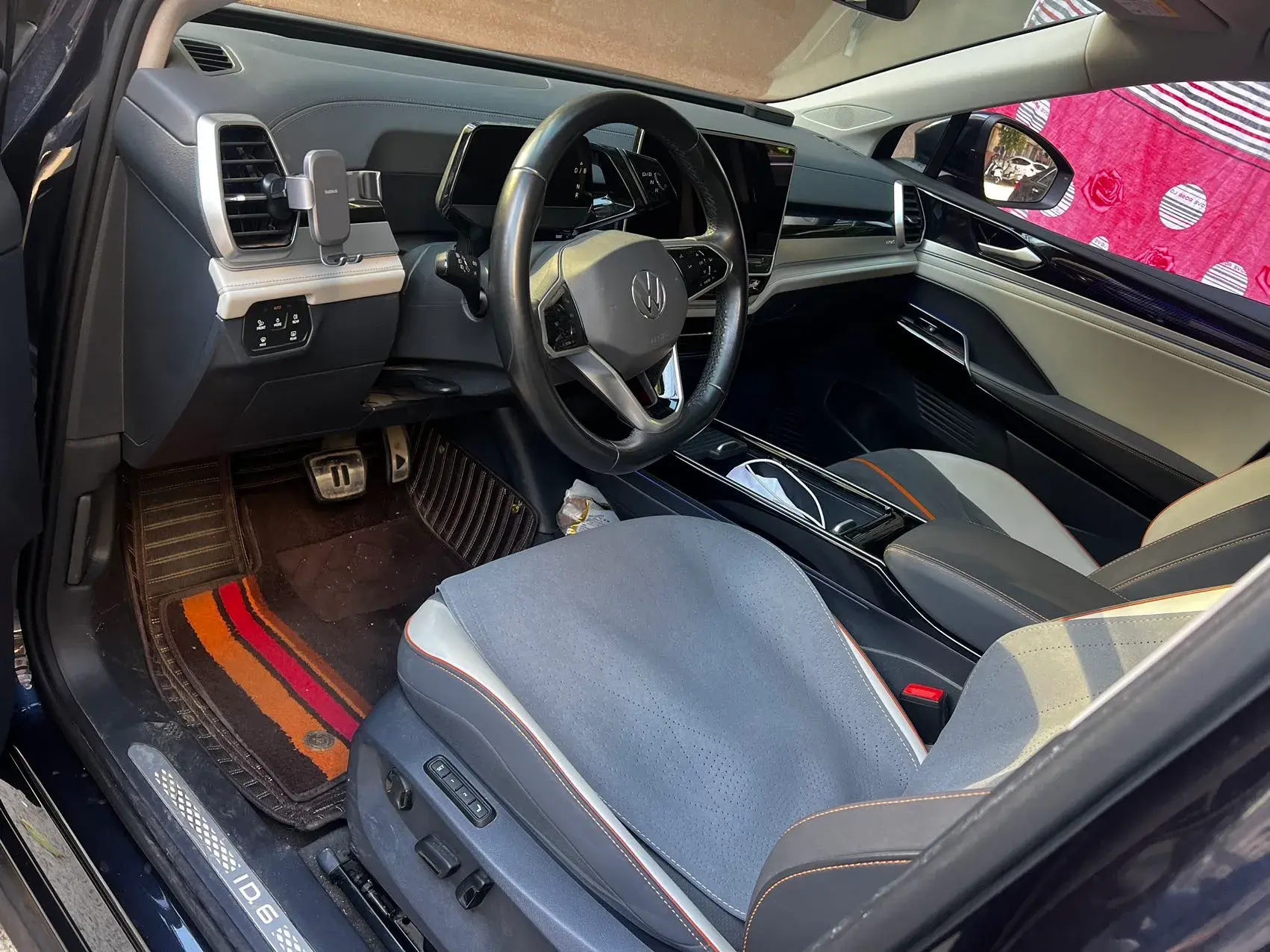 2021 VOLKSWAGEN ID.6 thumbnail 3