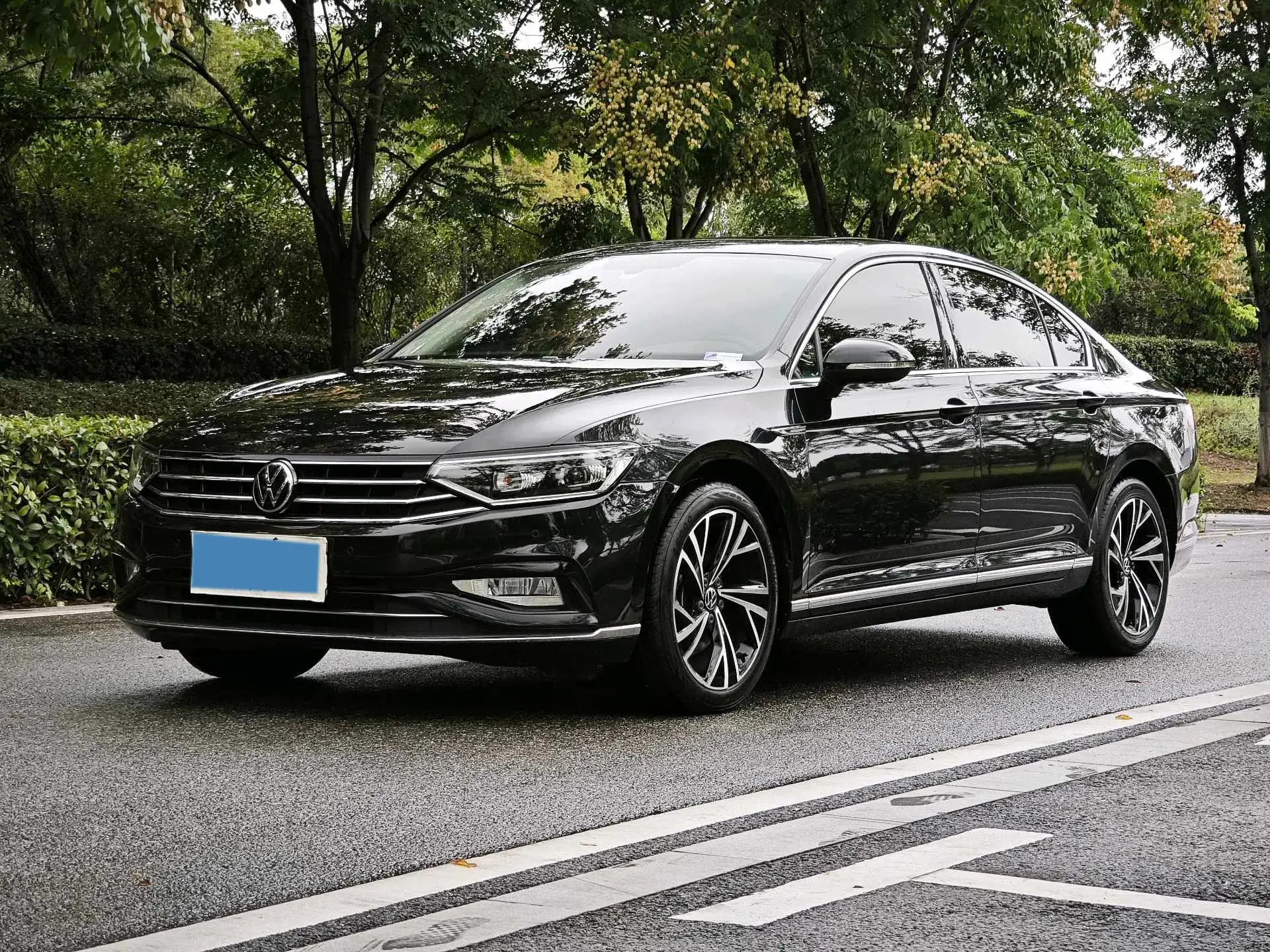 2021 VOLKSWAGEN MAGOTAN view 1