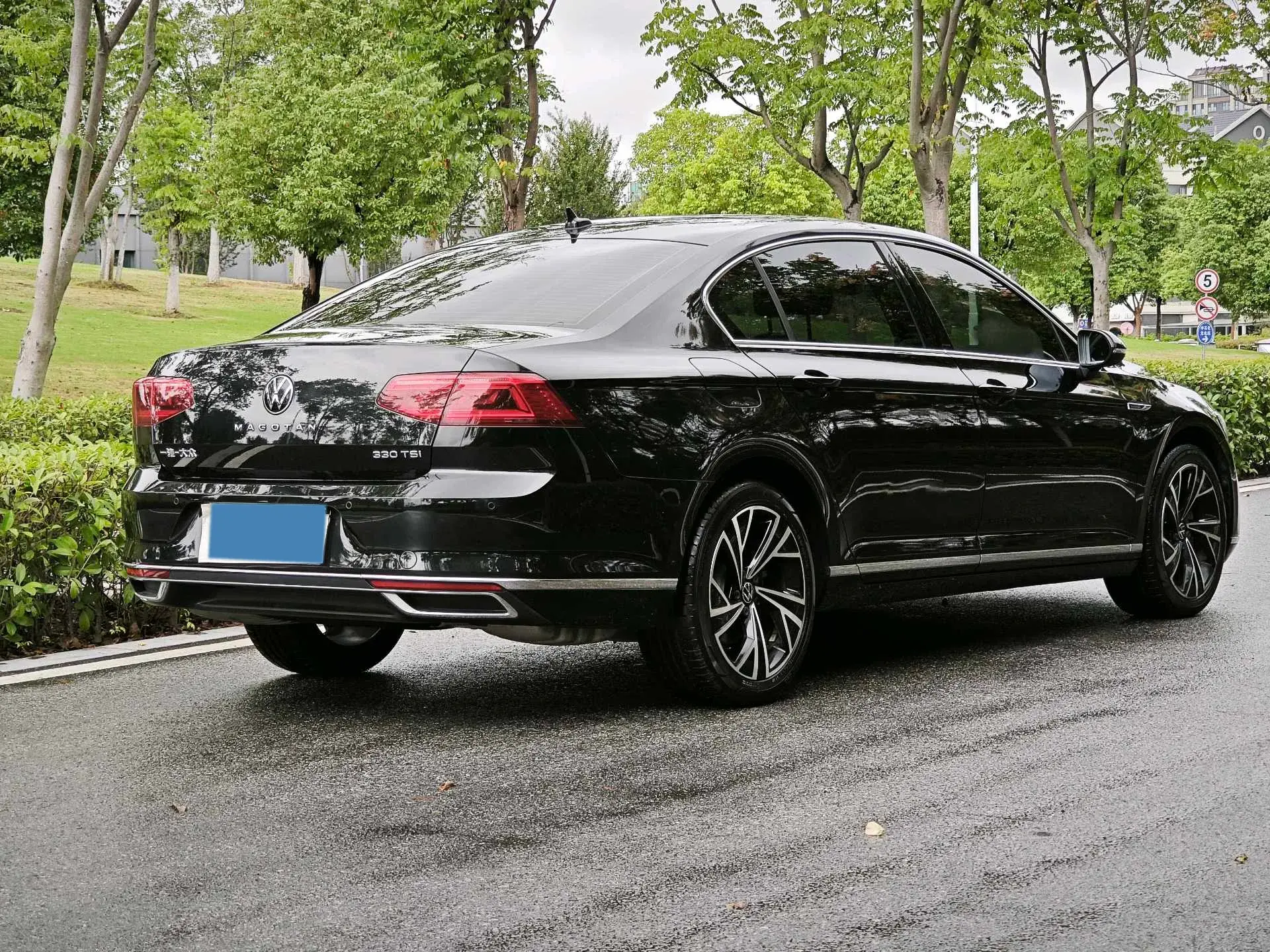 2021 VOLKSWAGEN MAGOTAN thumbnail 4