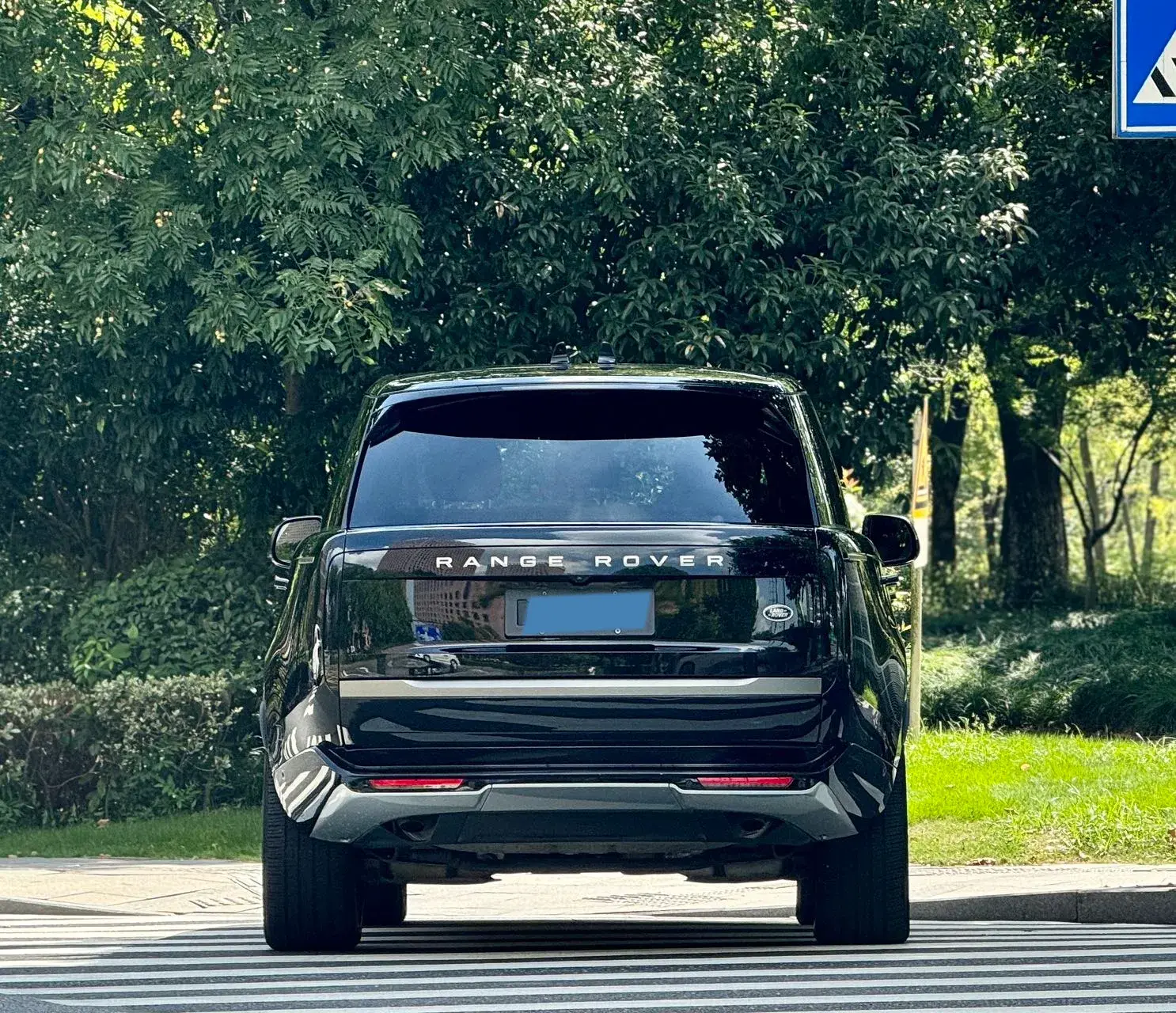 2024 LAND ROVER thumbnail 3