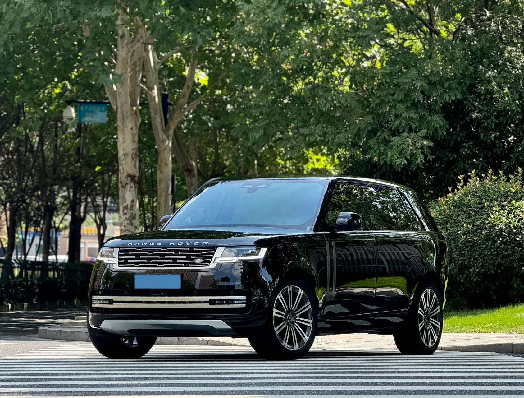 2024 LAND ROVER view 1