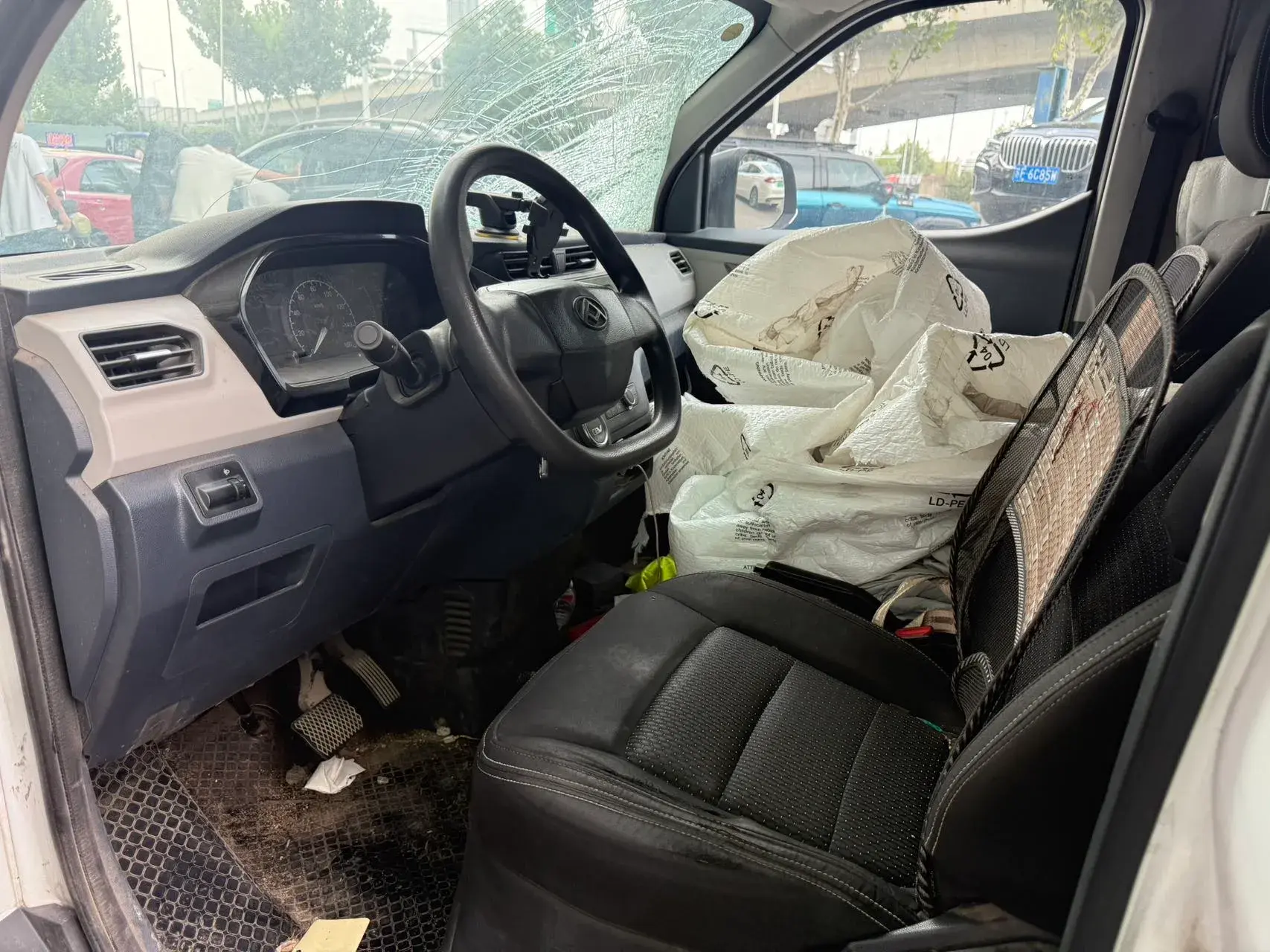 2021 MAXUS EV30 thumbnail 2