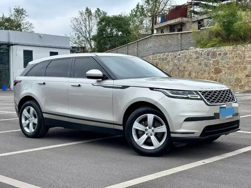 2018 LAND ROVER thumbnail 3