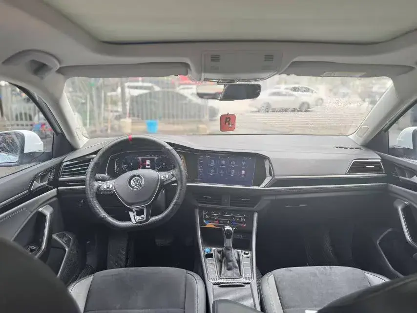 2020 VOLKSWAGEN SAGITAR thumbnail 4