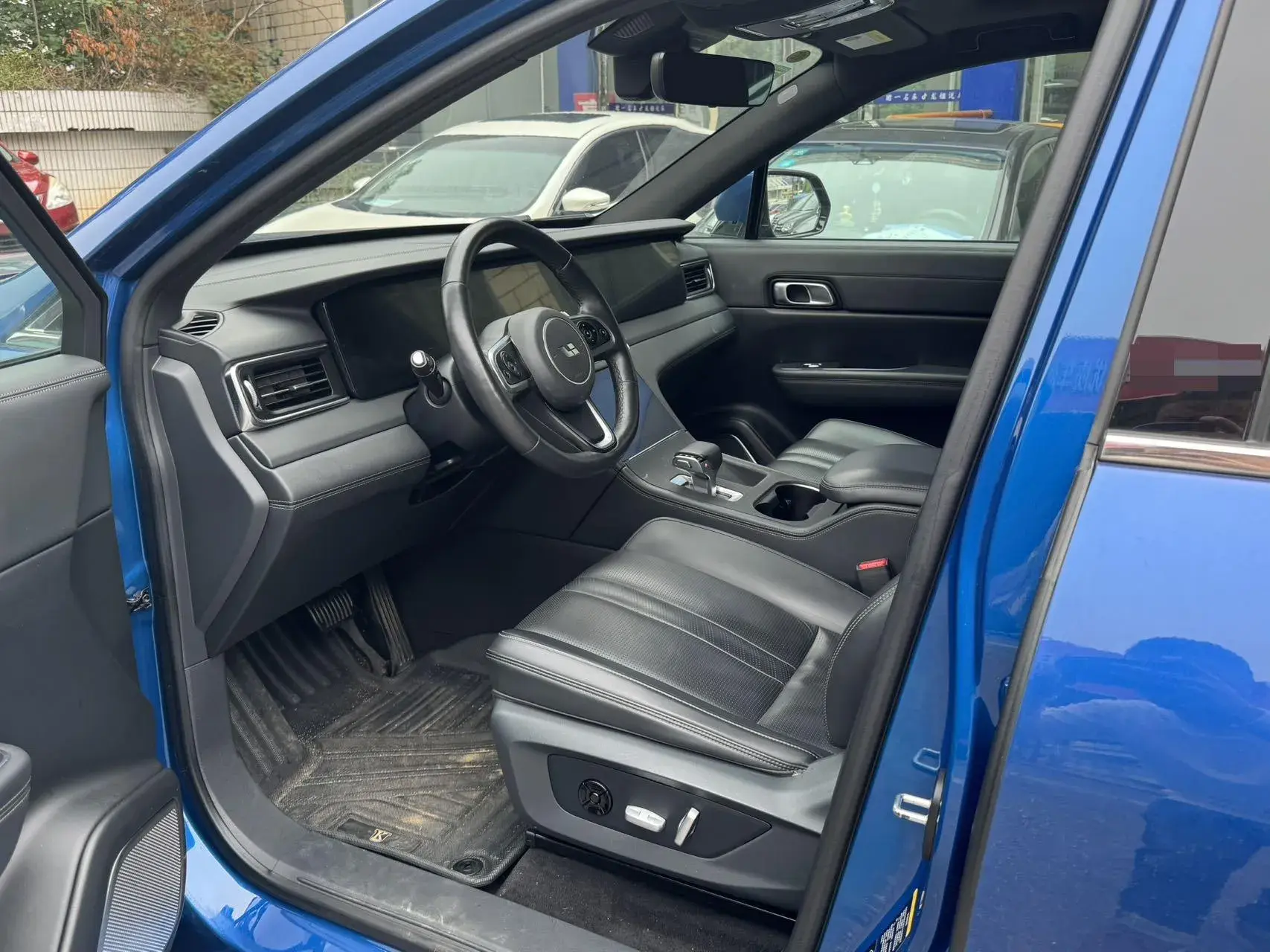 2020 LI ONE thumbnail 2