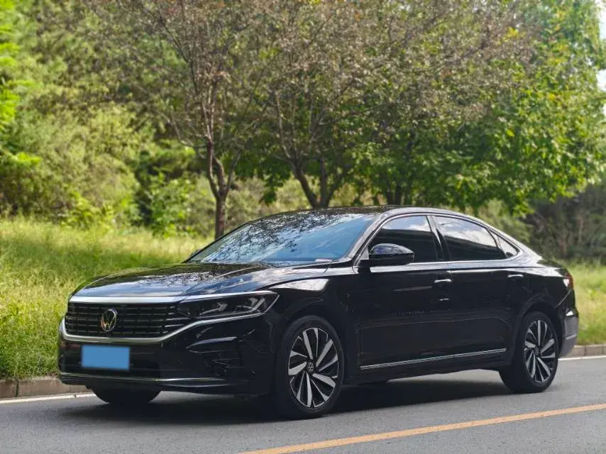 2023 VOLKSWAGEN PASSAT view 1