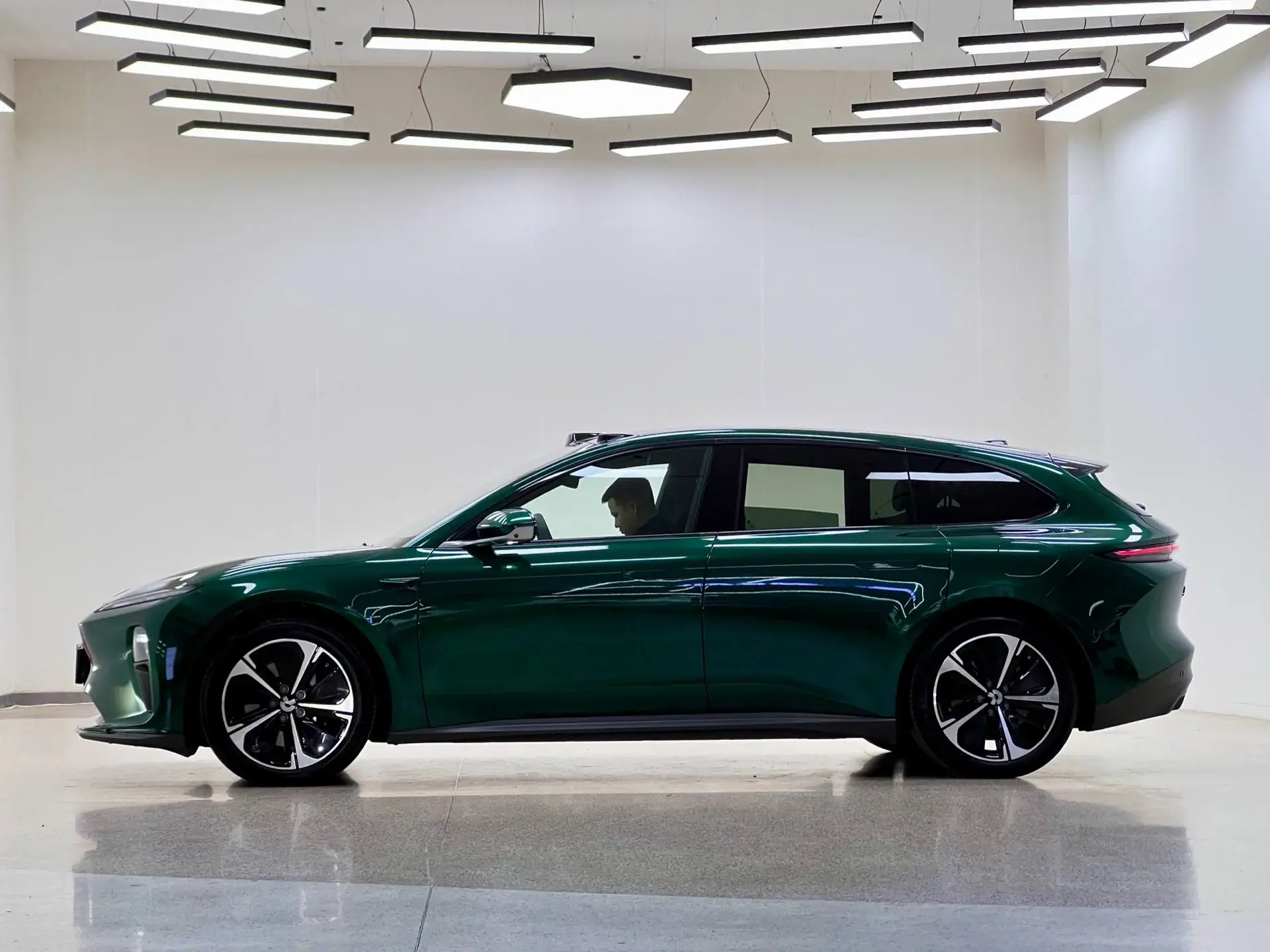 2024 NIO ET5T thumbnail 3