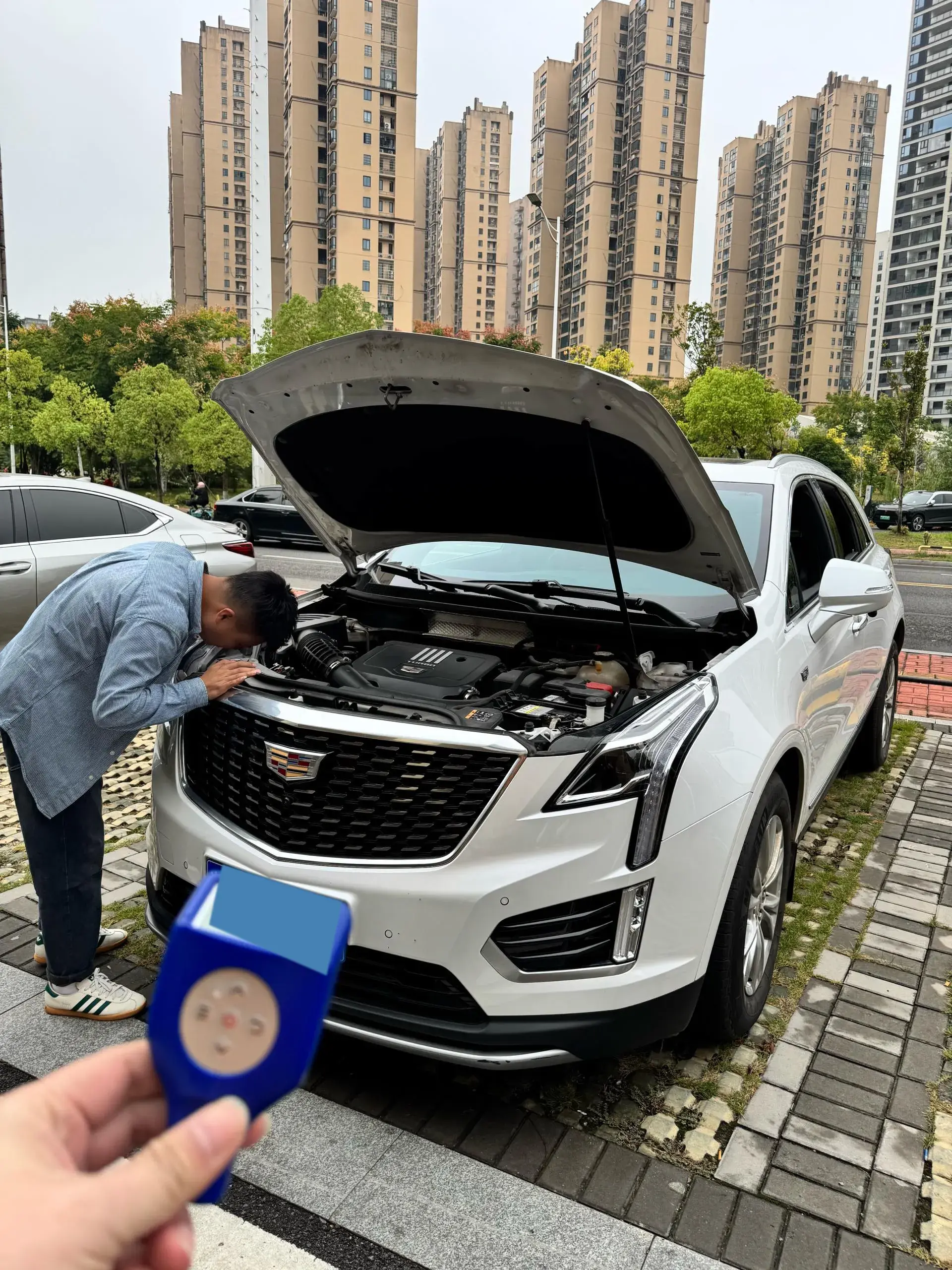 2022 CADILLAC XT5 thumbnail 2
