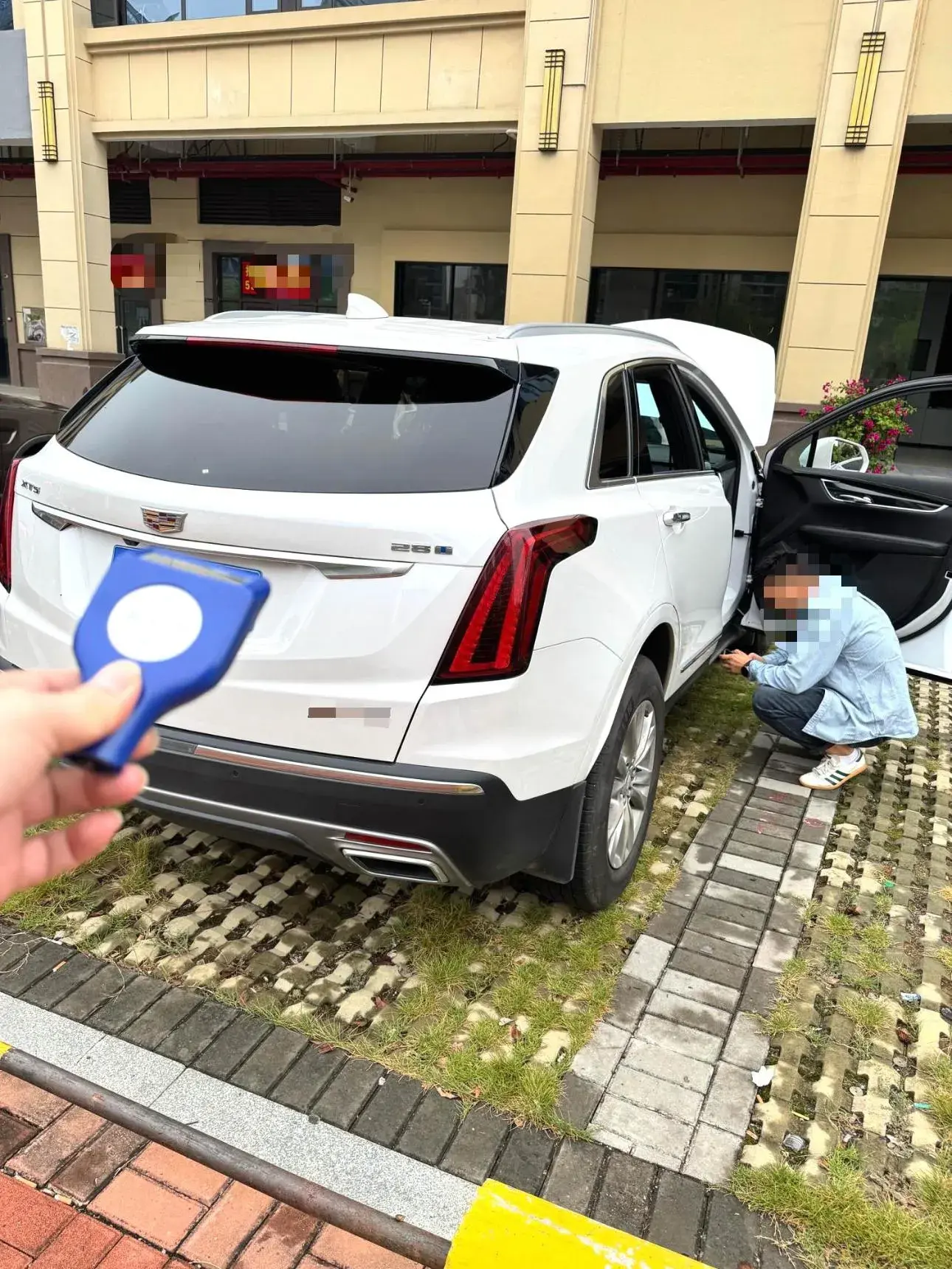 2022 CADILLAC XT5 thumbnail 3