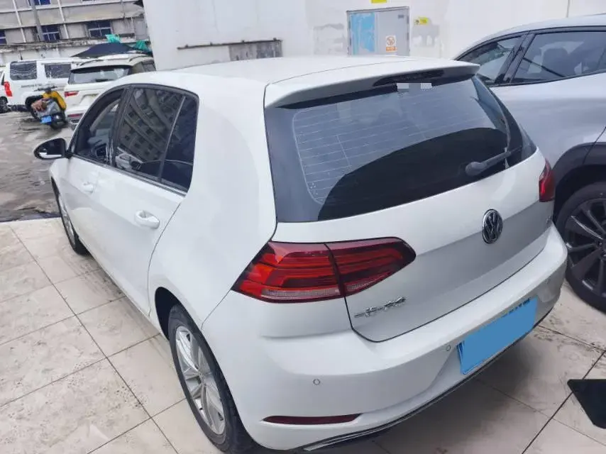 2018 VOLKSWAGEN GOLF thumbnail 3