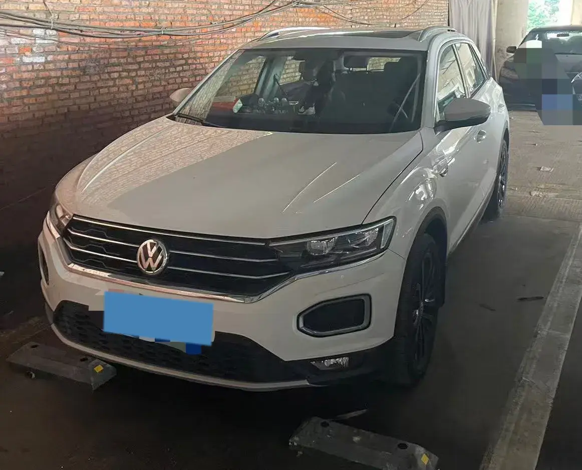 2019 VOLKSWAGEN T-ROC view 1