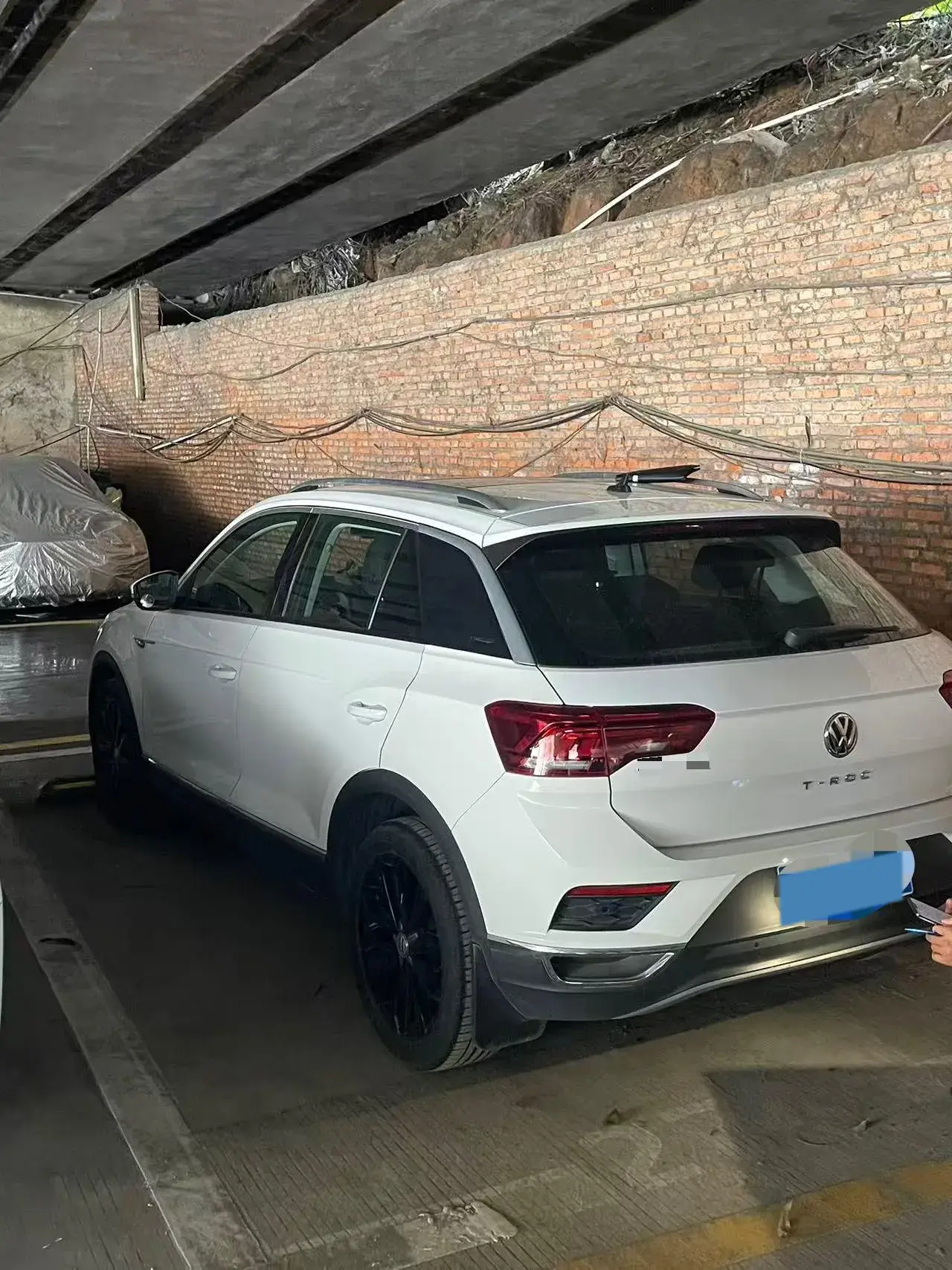 2019 VOLKSWAGEN T-ROC thumbnail 2