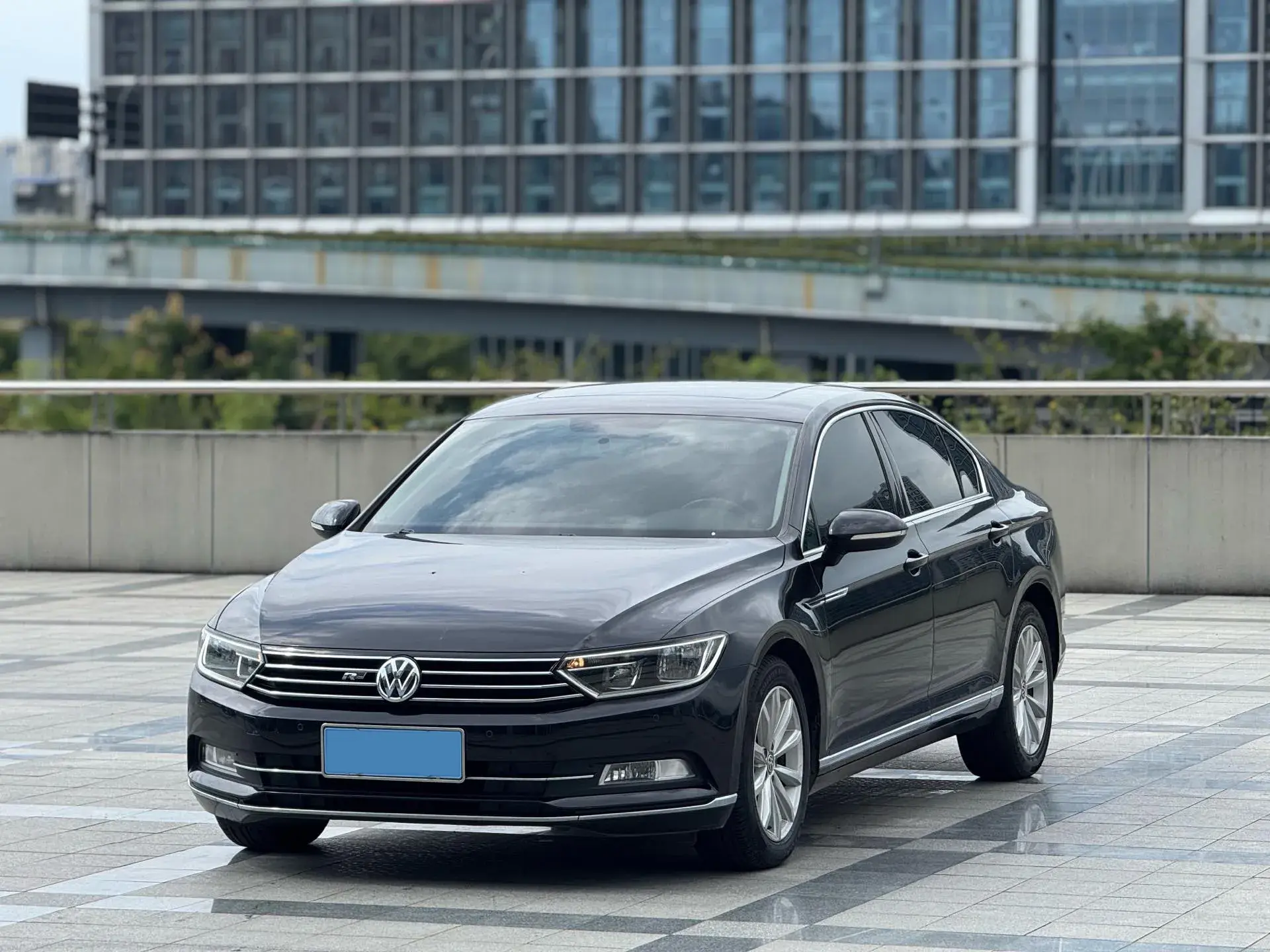 2018 VOLKSWAGEN MAGOTAN view 1