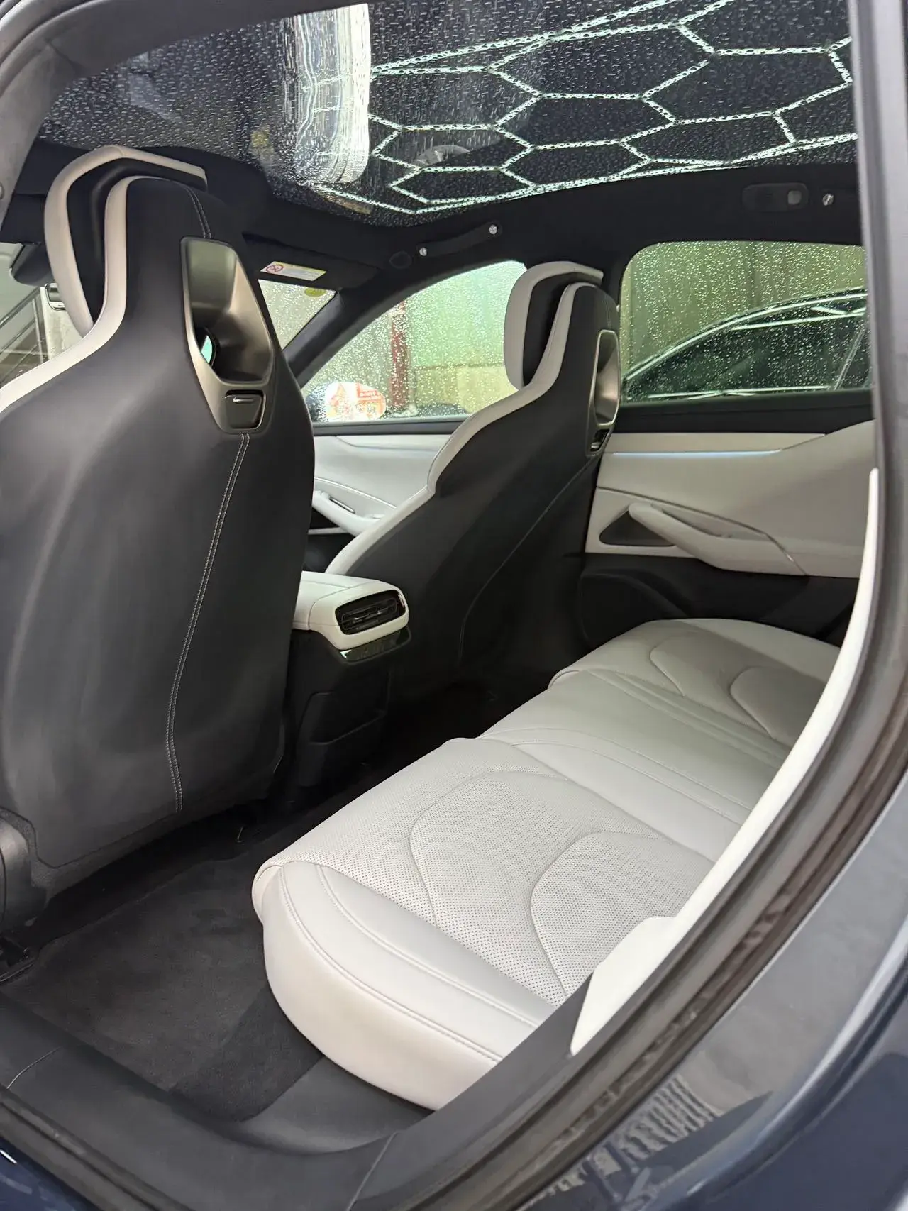 2024 MI SU7 thumbnail 4