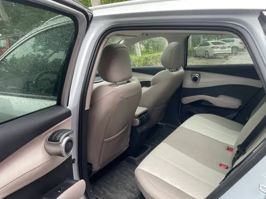 2025 BYD YUAN thumbnail 3