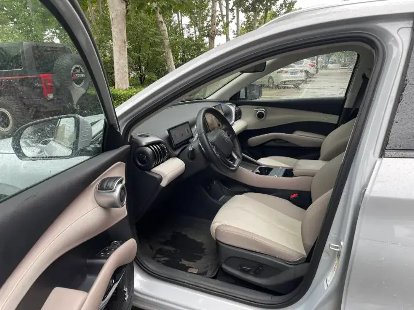 2025 BYD YUAN thumbnail 4