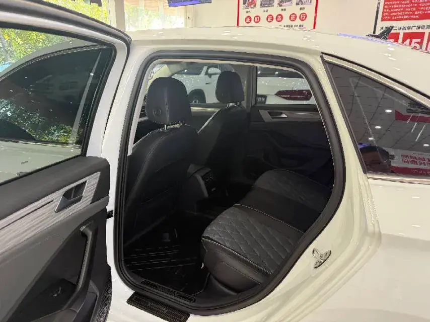 2023 VOLKSWAGEN SAGITAR thumbnail 3