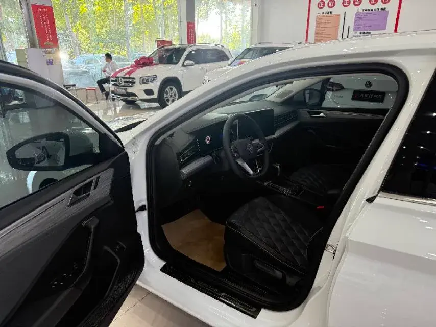 2023 VOLKSWAGEN SAGITAR thumbnail 4