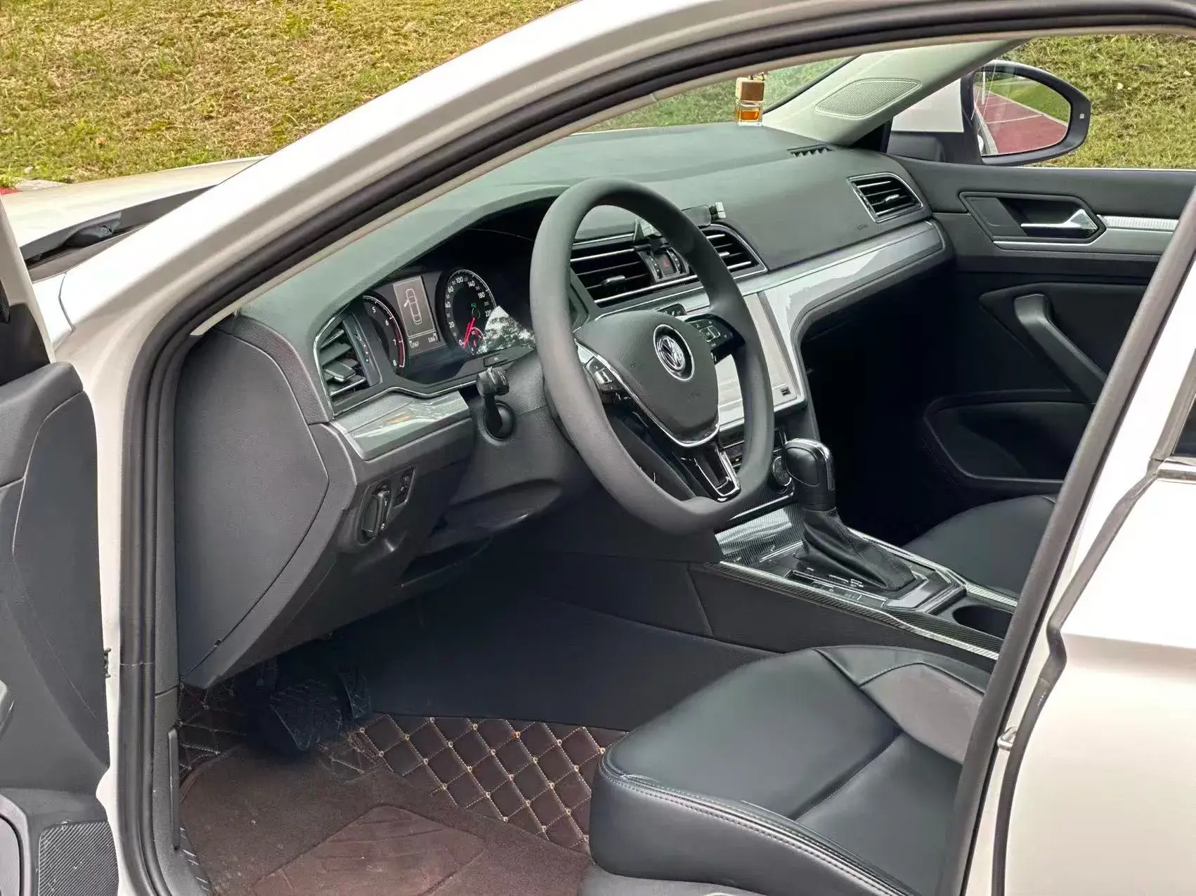 2021 VOLKSWAGEN LAMANDO thumbnail 4