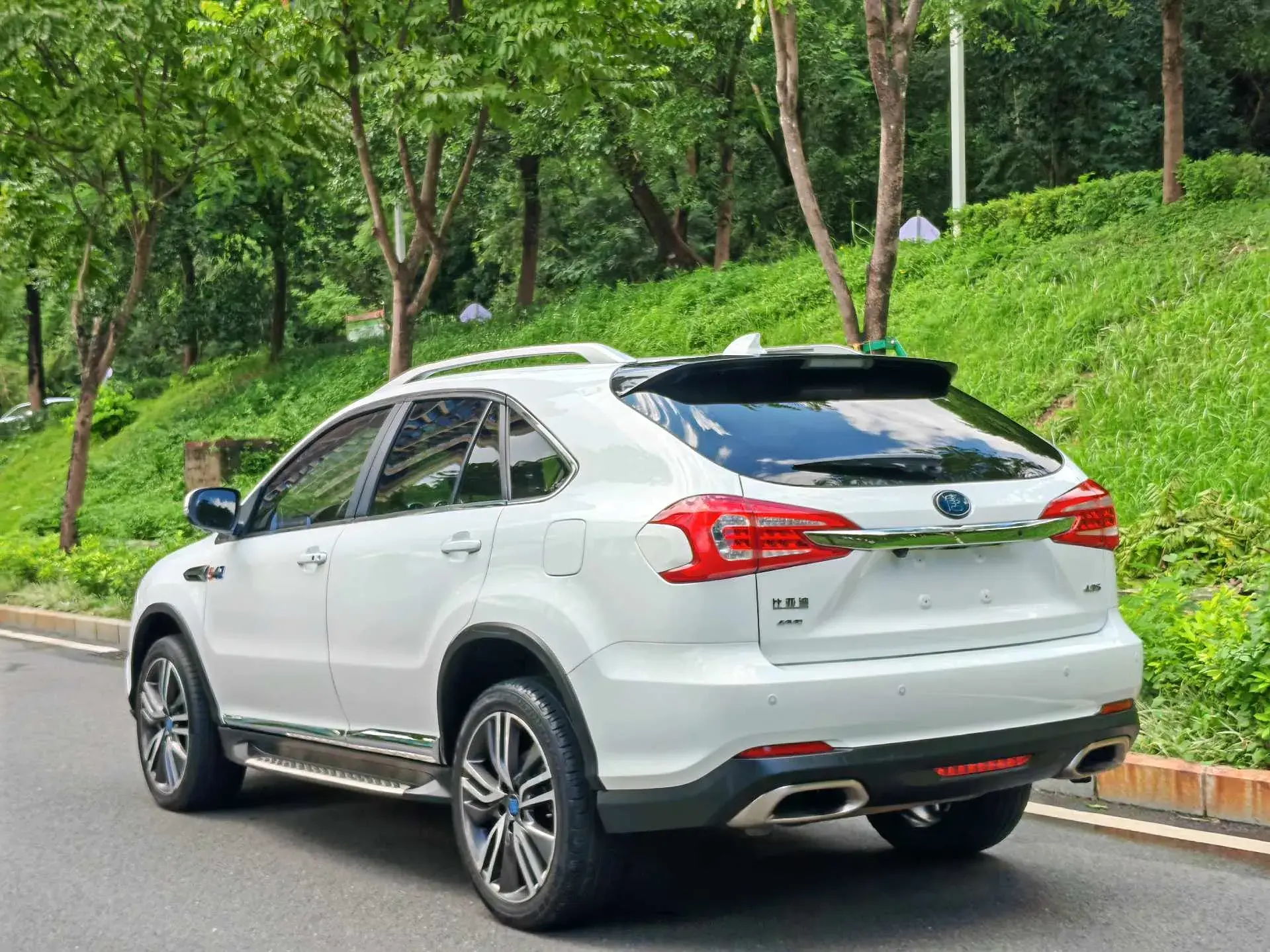 2017 BYD TANG thumbnail 3