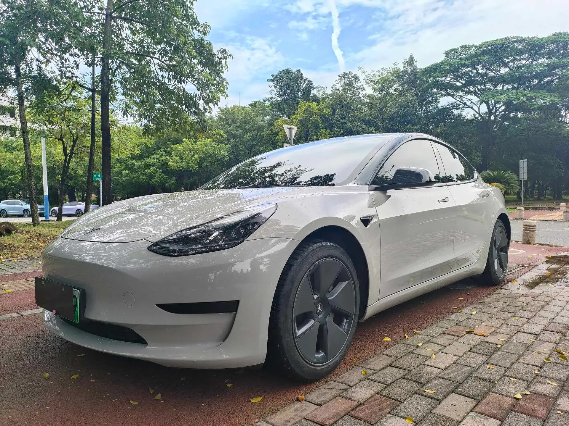 2022 TESLA MODEL view 1