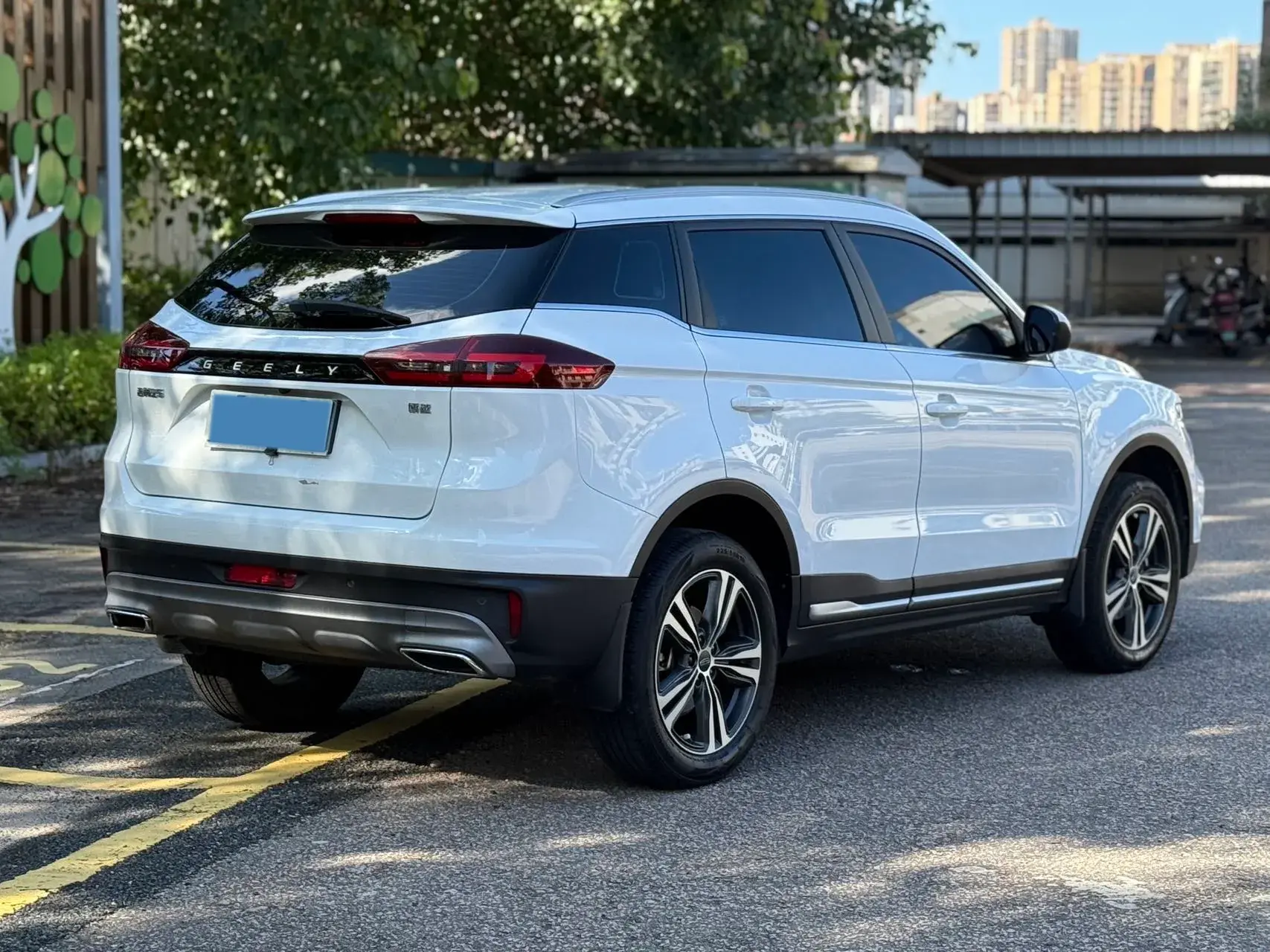 2022 GEELY AZKARRA thumbnail 4