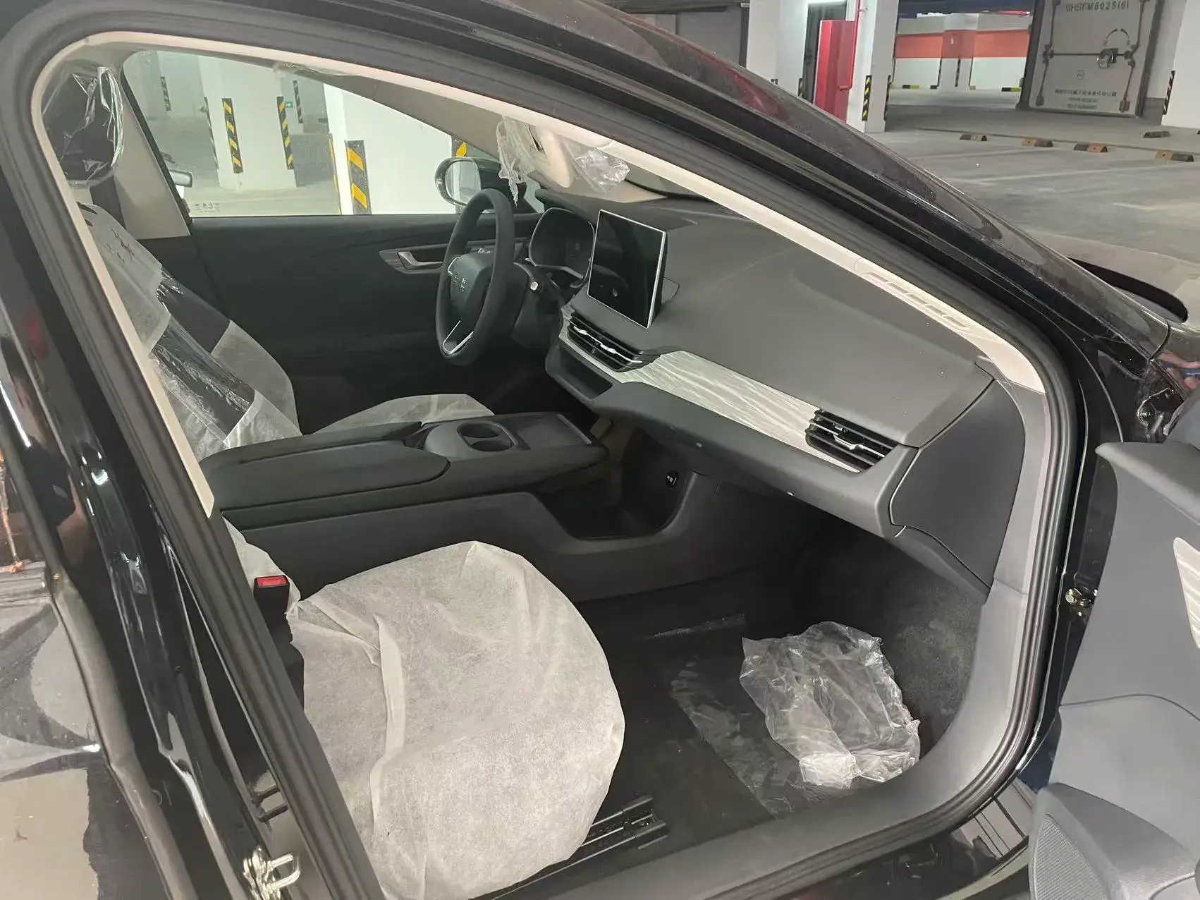 2025 HONGQI E-QM5 thumbnail 4