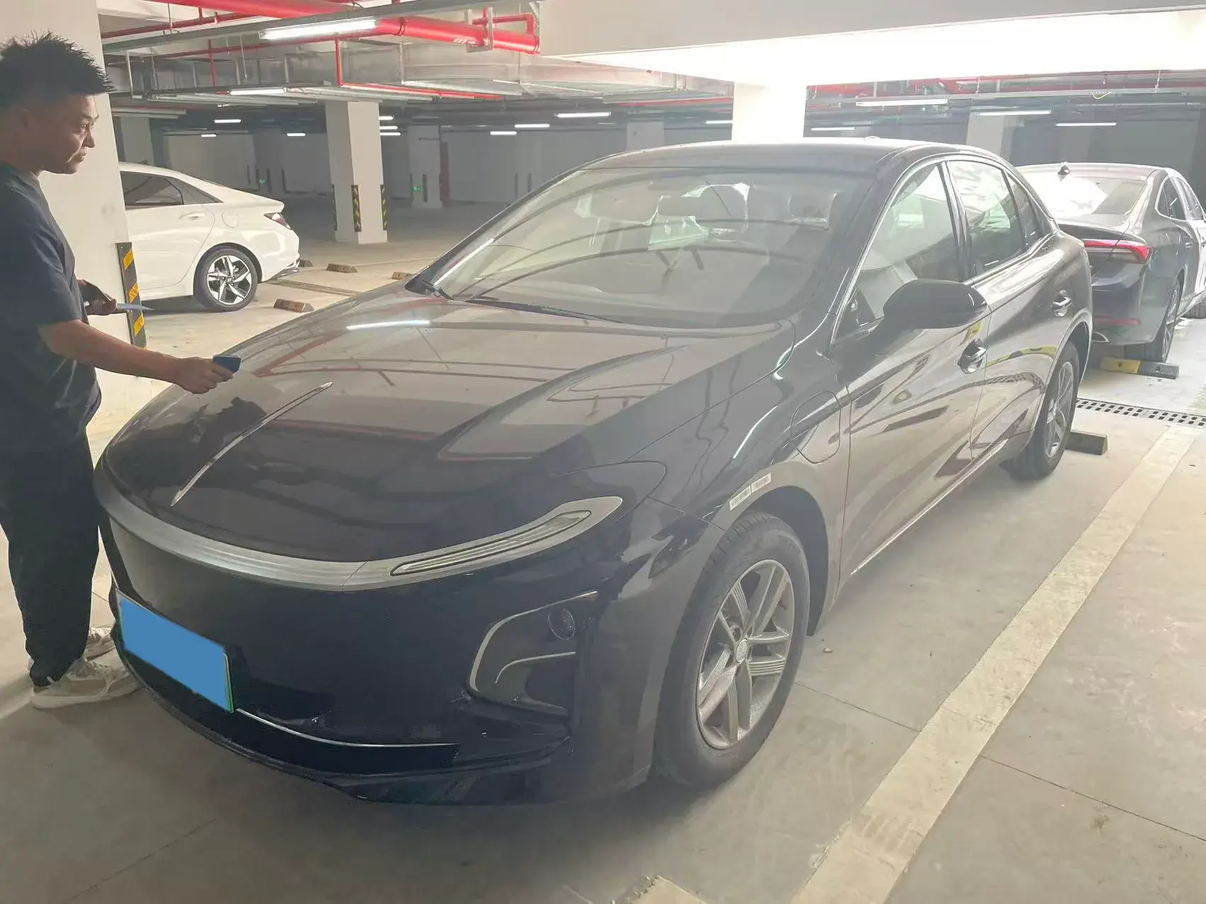 2025 HONGQI E-QM5 view 1