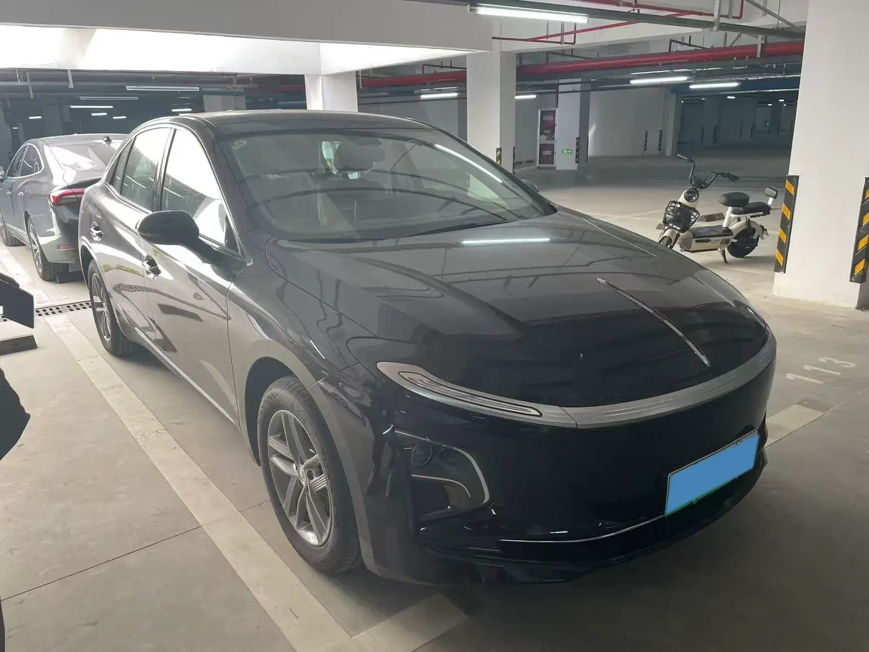 2025 HONGQI E-QM5 thumbnail 2