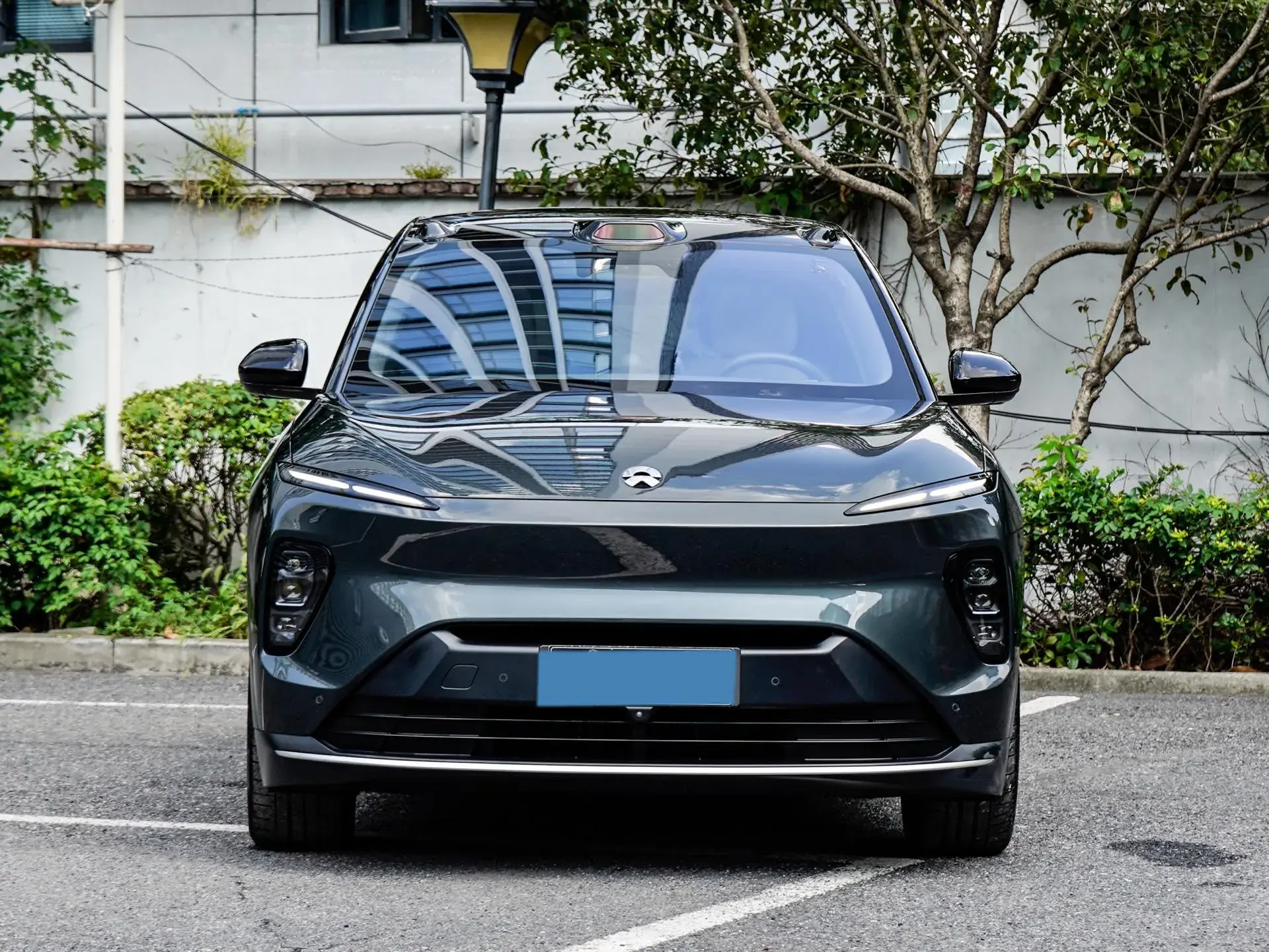 2023 NIO ES8 thumbnail 2