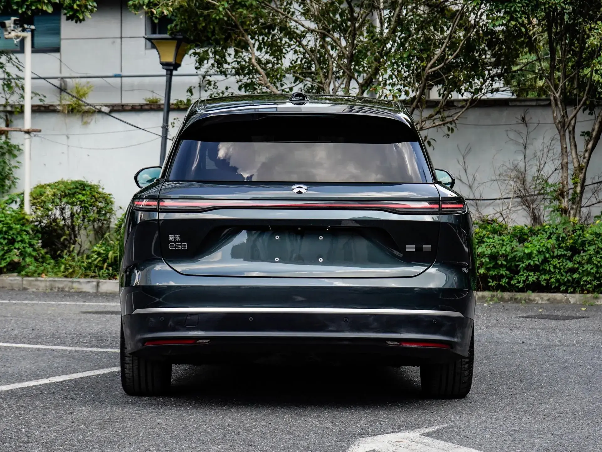 2023 NIO ES8 thumbnail 4