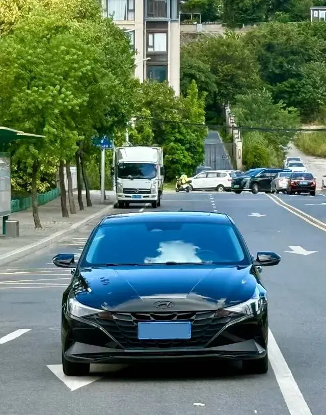 2022 HYUNDAI ELANTRA thumbnail 2