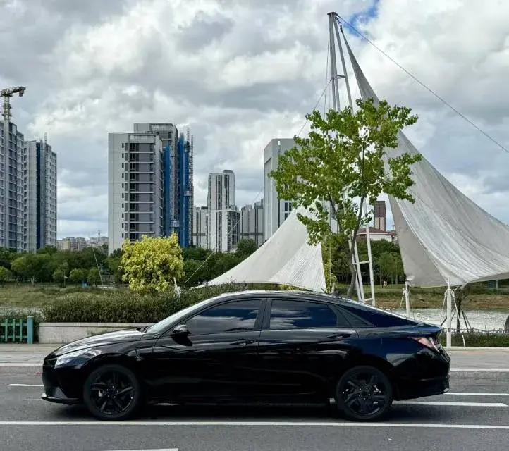 2022 HYUNDAI ELANTRA thumbnail 3