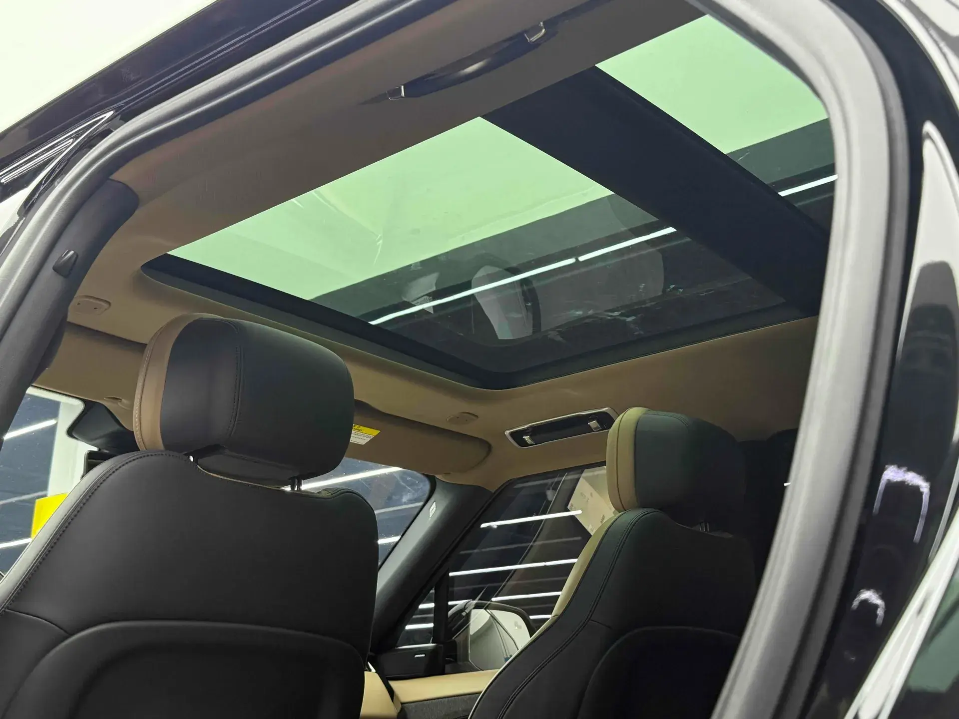 2024 LAND ROVER thumbnail 4