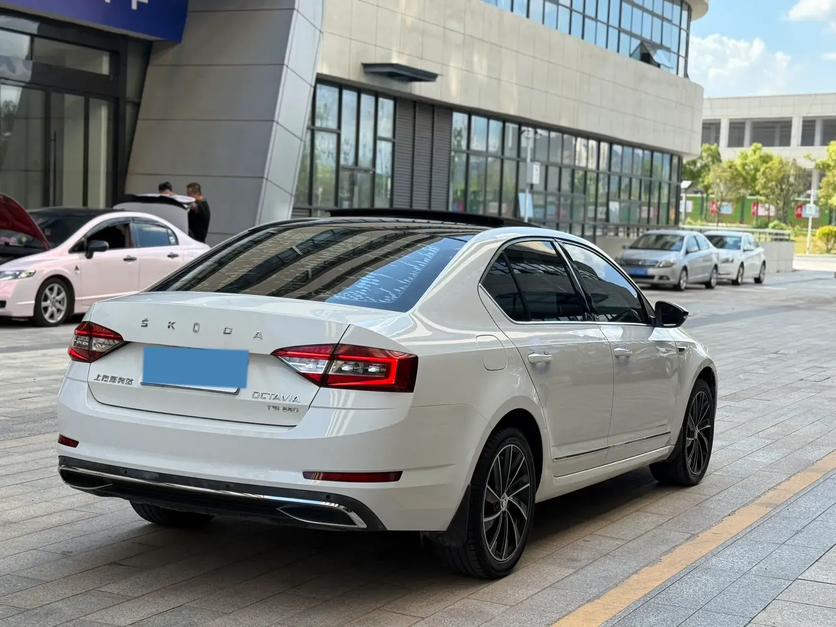 2019 SKODA OCTAVIA thumbnail 4